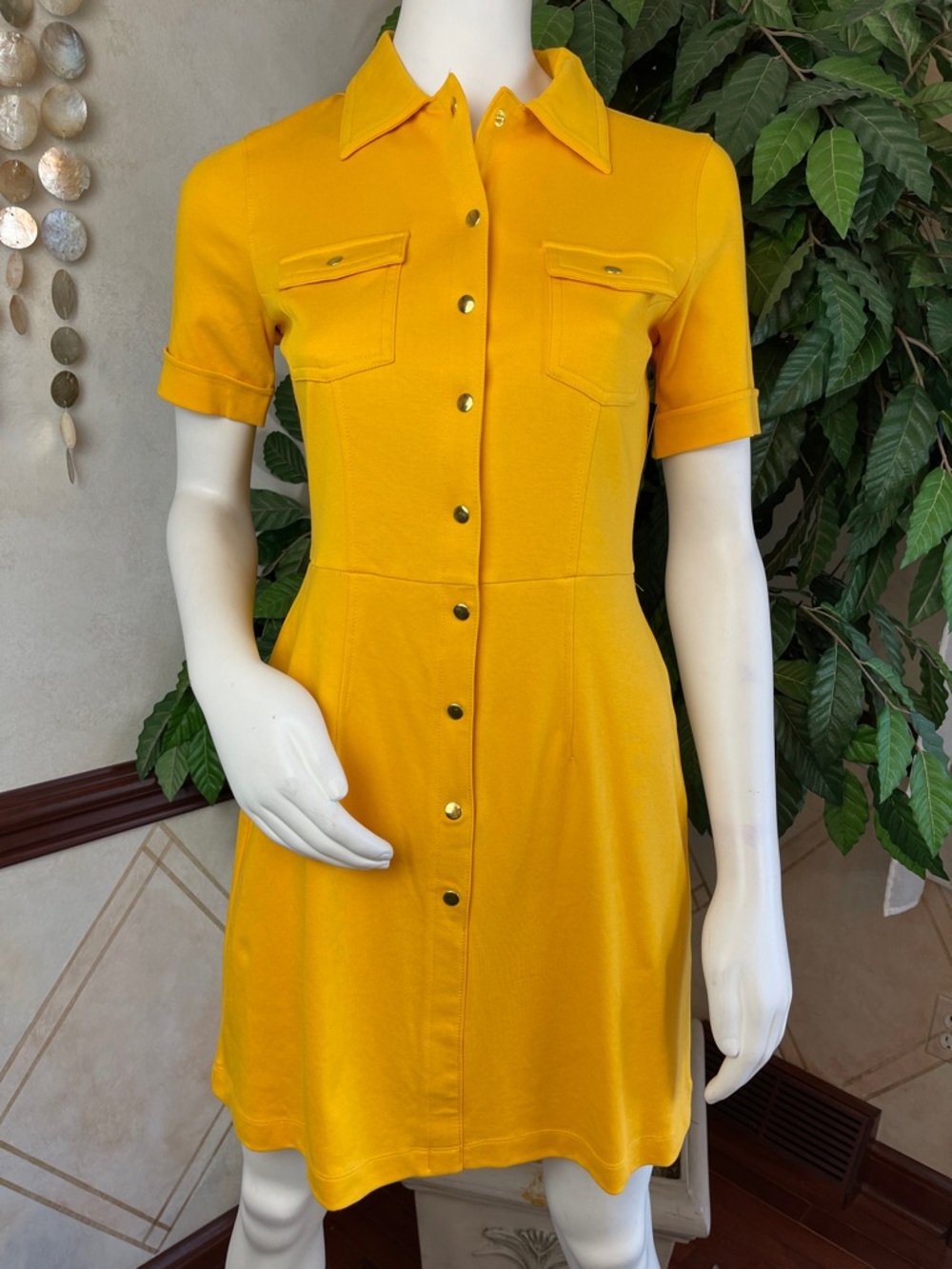 NY&CO GOLDEN YELLOW SNAP FRONT SHORT SLEEVE DRESS